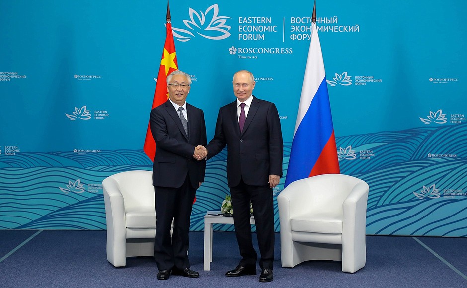 Russian President Vladimir Putin with China's Vice Premier Zhang Guoqing during Eastern Economic Forum